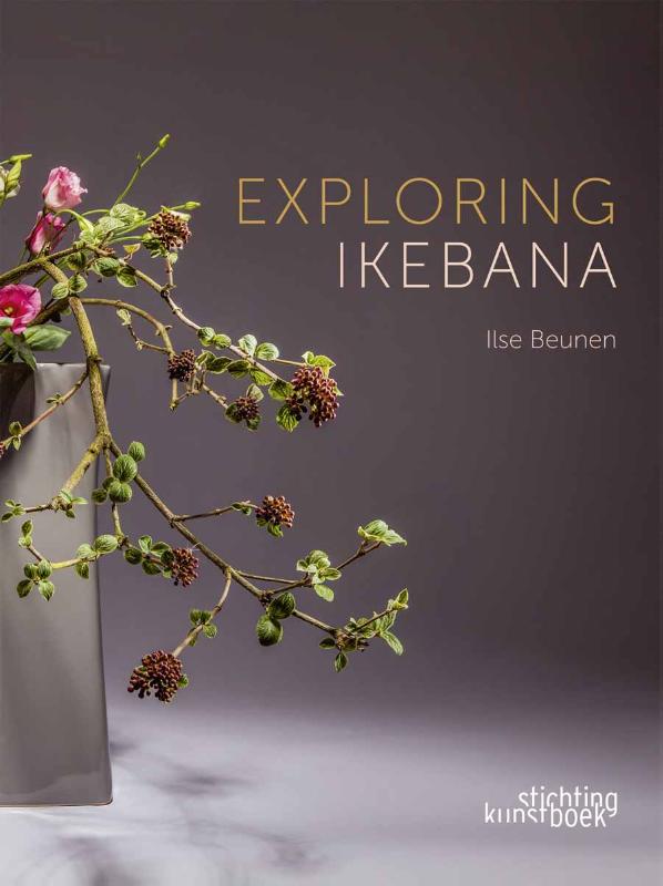 Omslag van Exploring Ikebana