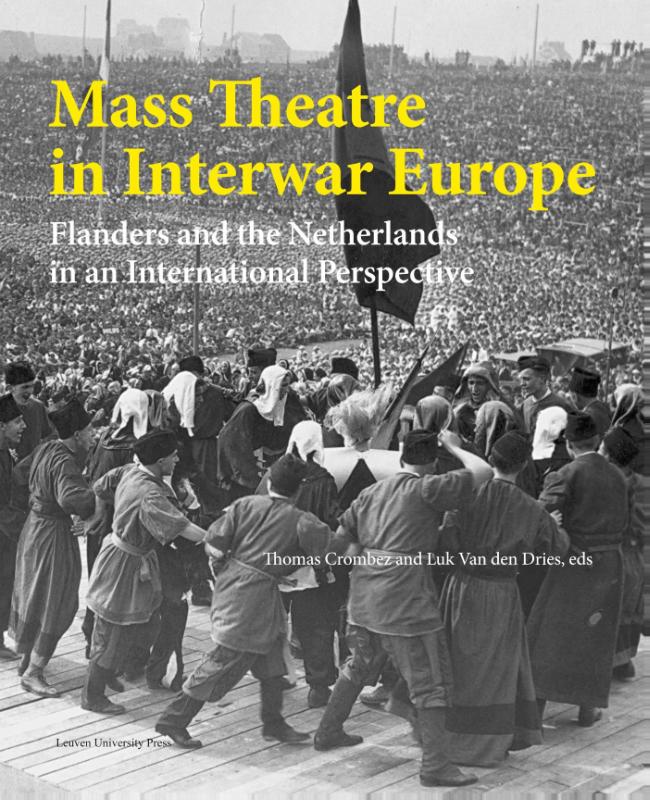 Omslag van Mass theatre in interwar Europe