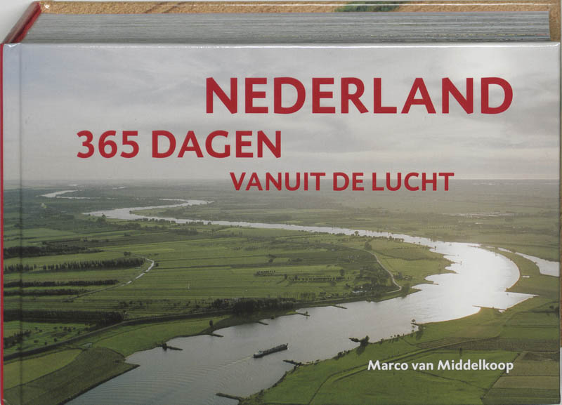 Omslag van 365 dagen Nederland vanuit de lucht