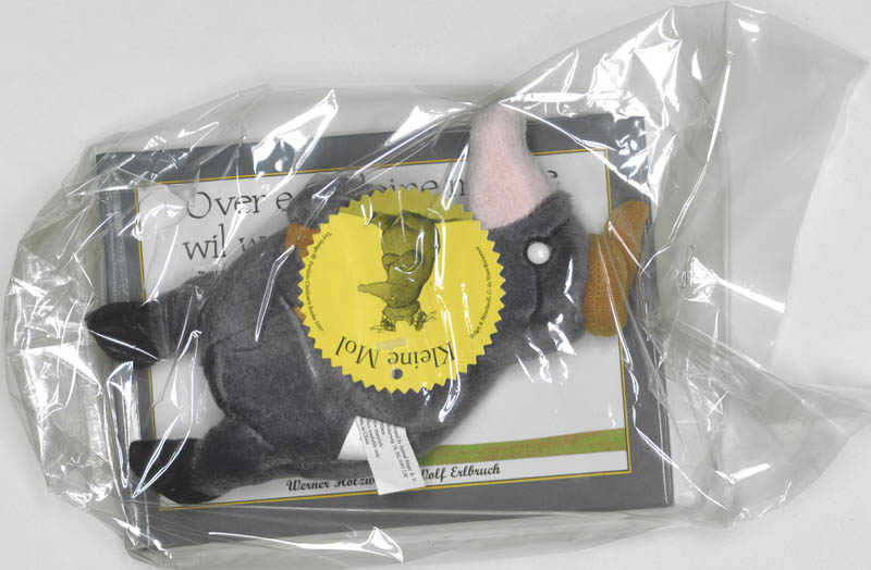 Omslag van Over een kleine mol die wil weten wie er op zijn kop gepoept heeft