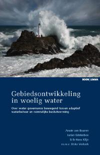 Omslag van Gebiedsontwikkeling in woelig water