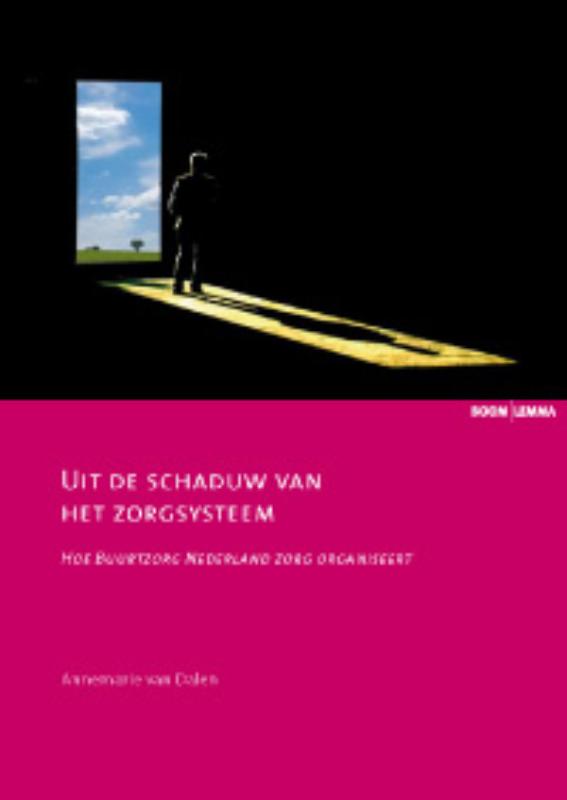 Omslag van Uit de schaduw van het zorgsysteem