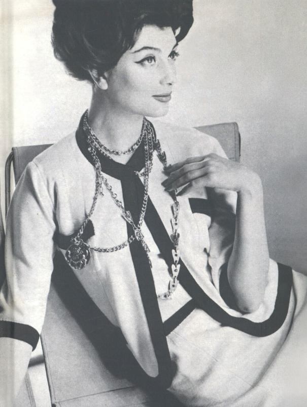 Omslag van Vogue over Coco Chanel