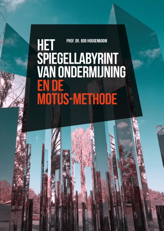 Omslag van Het spiegellabyrint van ondermijning en de Motus-methode