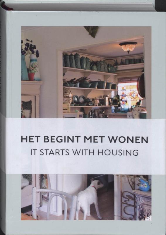Omslag van Het begint met wonen = It starts with housing