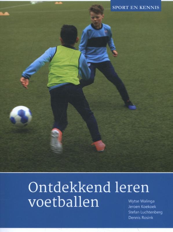 Omslag van Ontdekkend leren voetballen