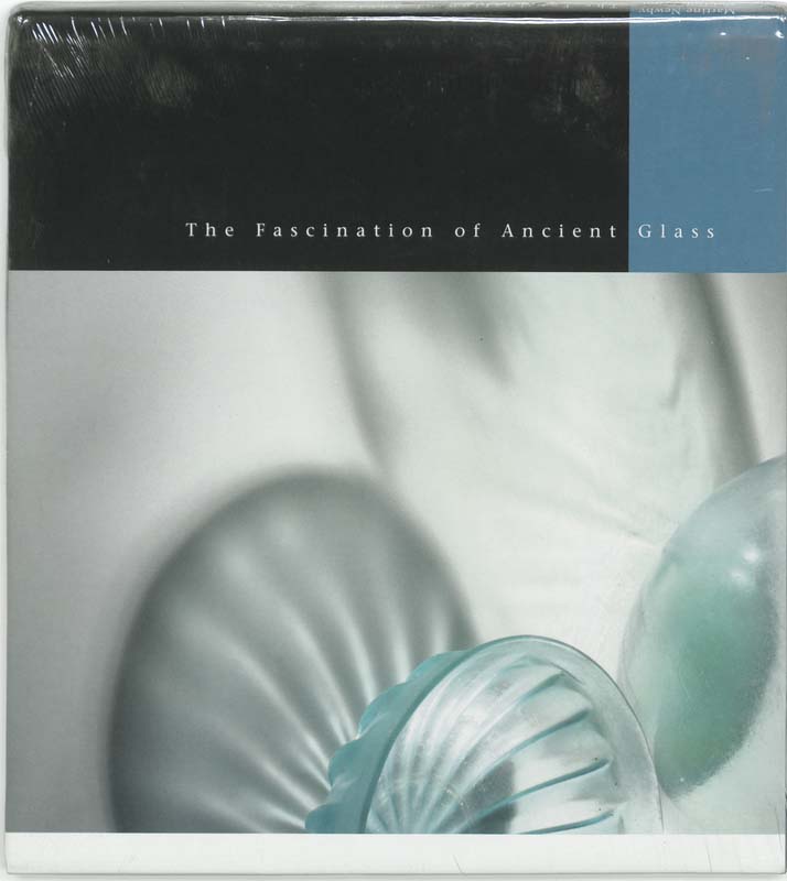 Omslag van The fascination of ancient glass
