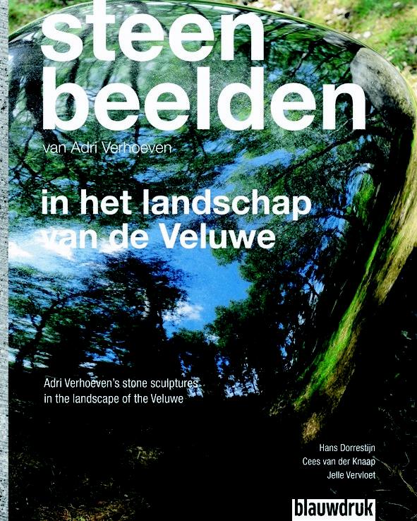 Omslag van Steenbeelden van Adri Verhoeven in het landschap van de Veluwe