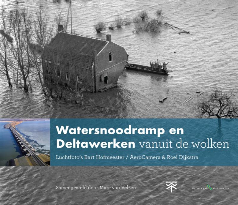 Omslag van Watersnoodramp en Deltawerken vanuit de wolken