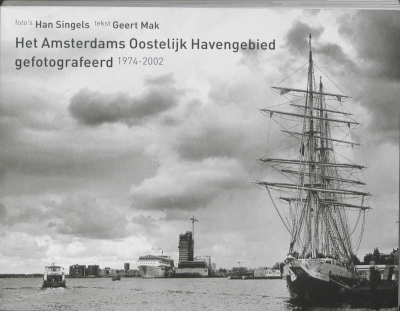 Omslag van Het Amsterdams Oostelijk Havengebied gefotografeerd 1974-2002