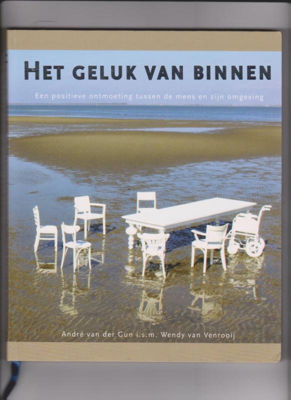 Omslag van Het geluk het buiten naar binnen