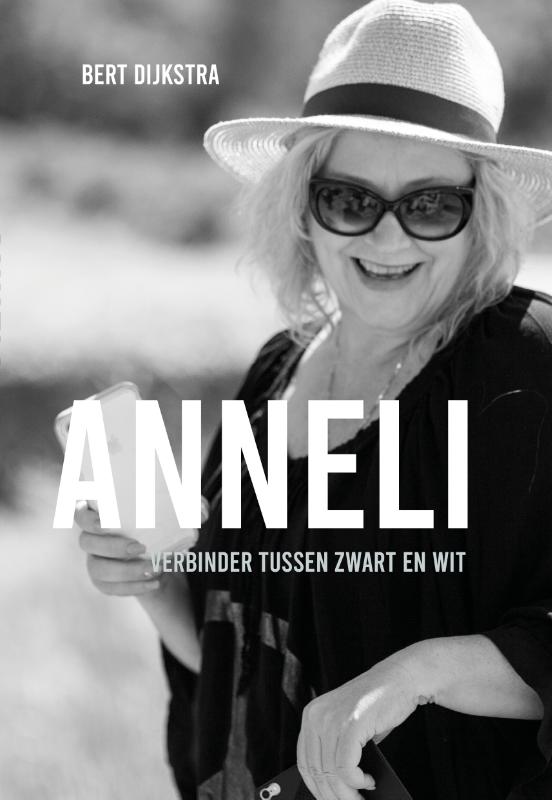 Omslag van Anneli, tussen zwart en wit