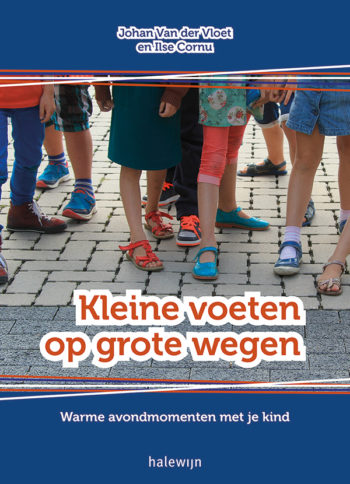 Omslag van Kleine voeten op grote wegen
