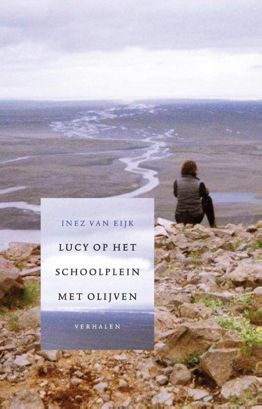 Omslag van Lucy op het schoolplein met olijven