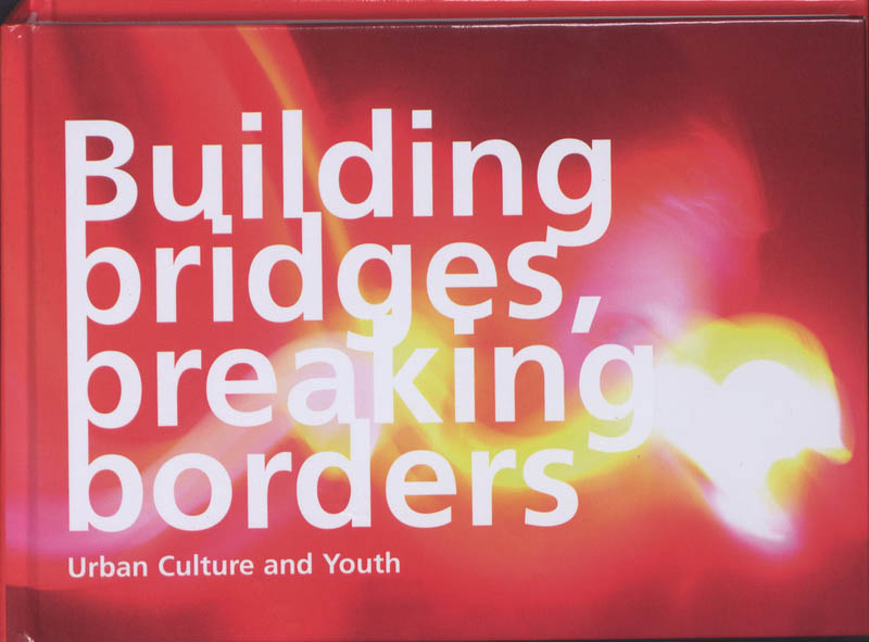 Omslag van Building bridges, breaking borders