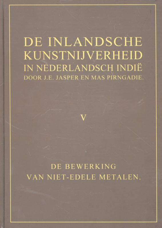 Omslag van de bewerking van niet-edele metalen (koperbewerking en pamorsmeedkunst)