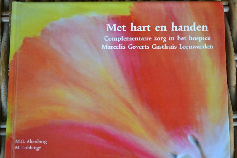 Omslag van Met hart en handen