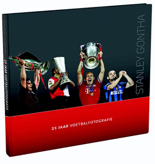 Omslag van 25 jaar voetbalfotografie