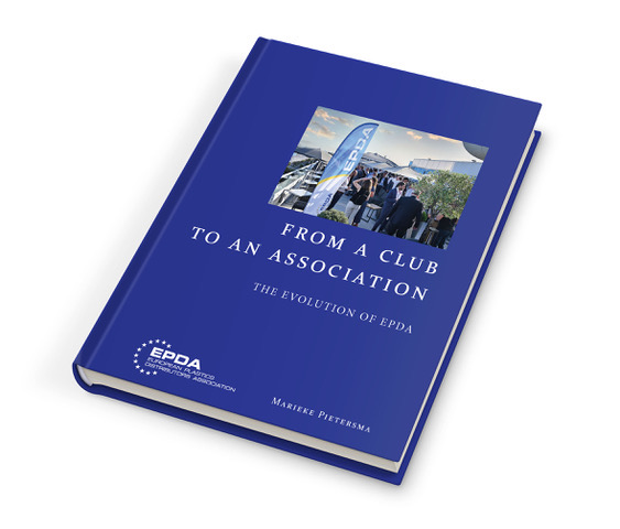 Omslag van From a club to an association