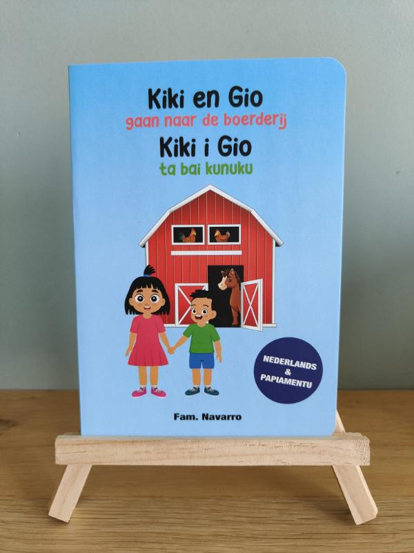 Omslag van Kiki en Gio gaan naar de boerderij / Kiki i Gio ta bai kunuku
