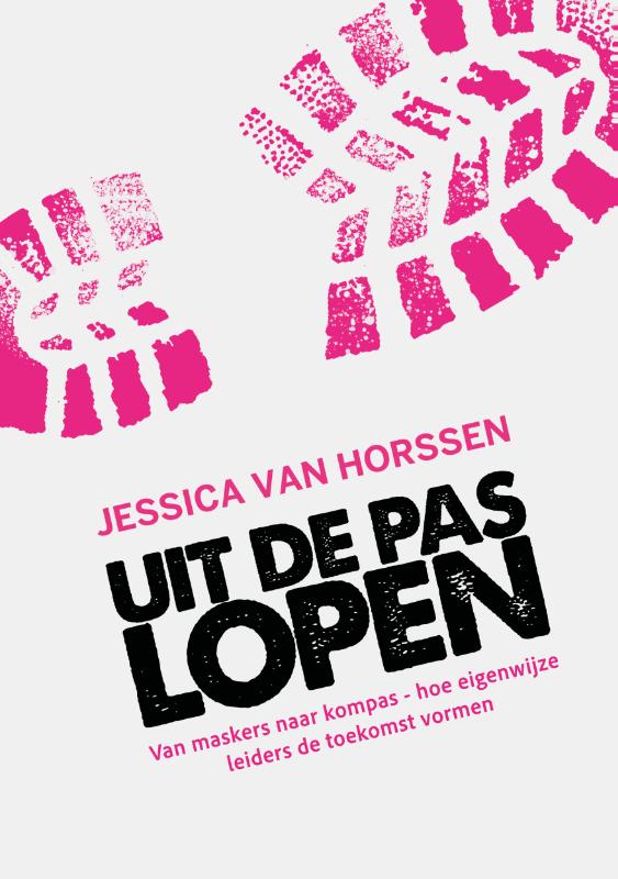 Omslag van Uit de pas lopen