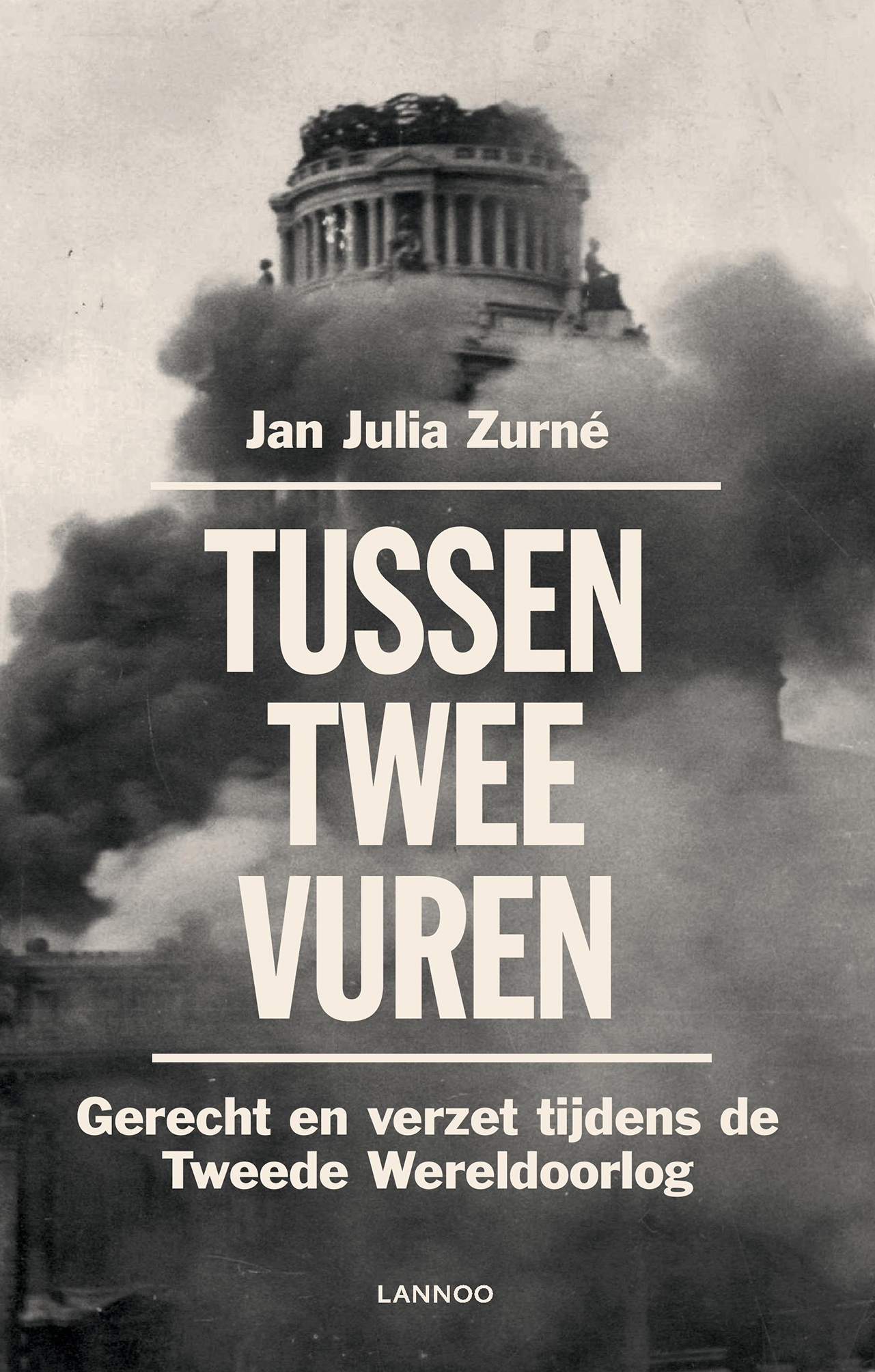 Omslag van Tussen twee vuren