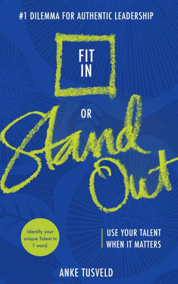 Omslag van Fit in or Stand out