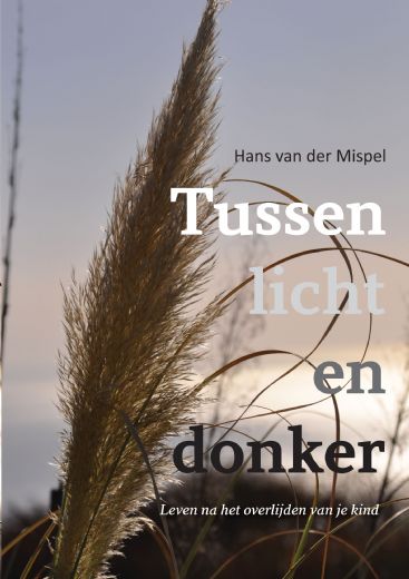 Omslag van Tussen licht en donker