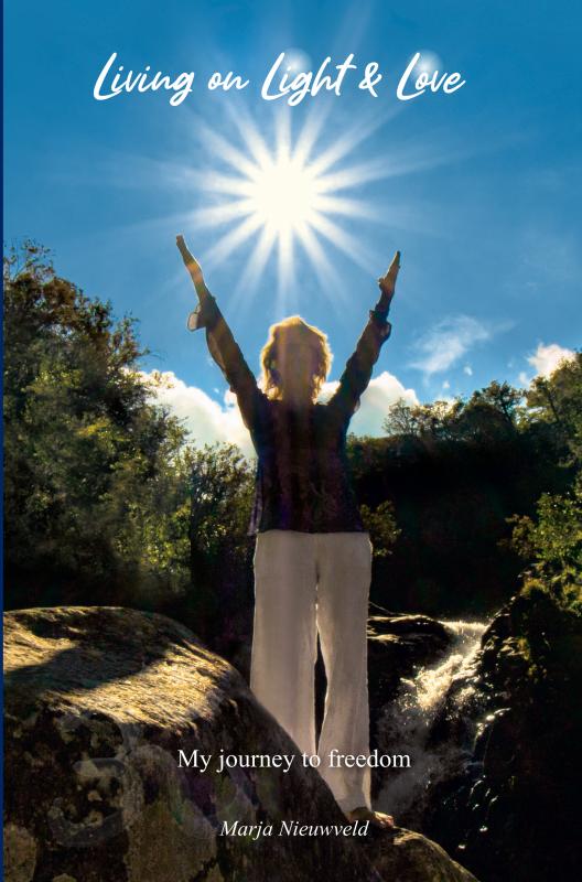 Omslag van Living on Light & Love