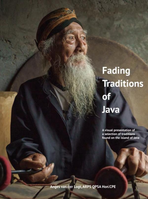 Omslag van Fading Traditions of Java