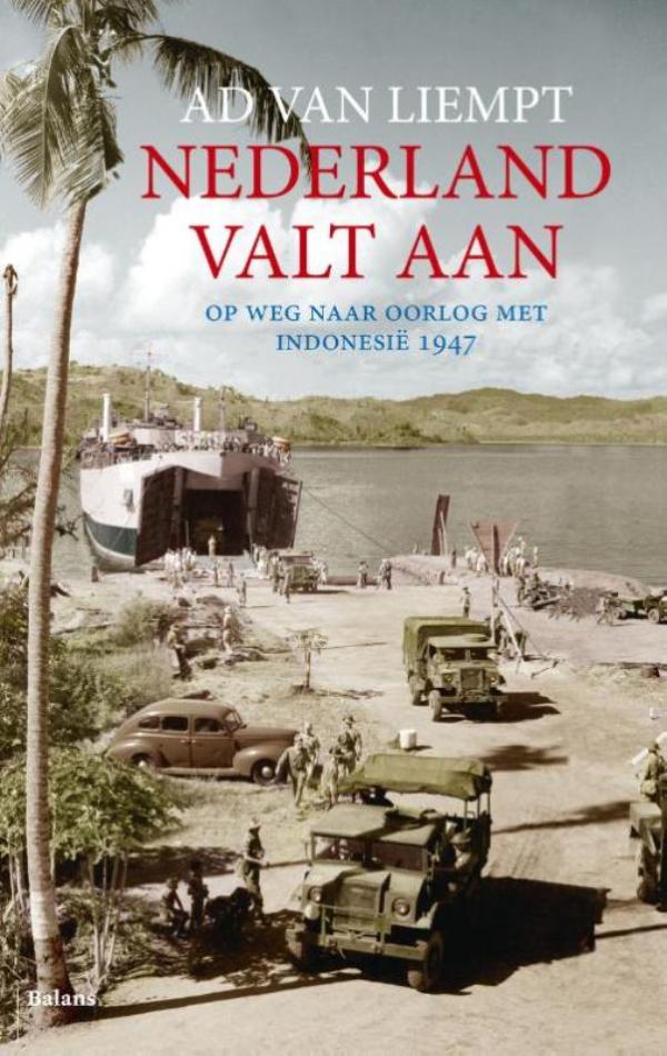 Omslag van Nederland valt aan