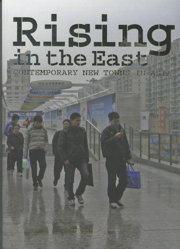 Omslag van Rising in the East