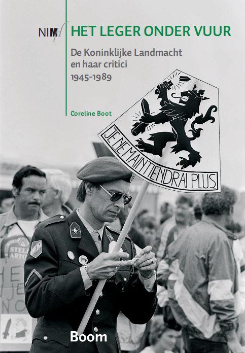 Omslag van Het leger onder vuur