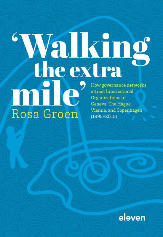 Omslag van 'Walking the extra mile'