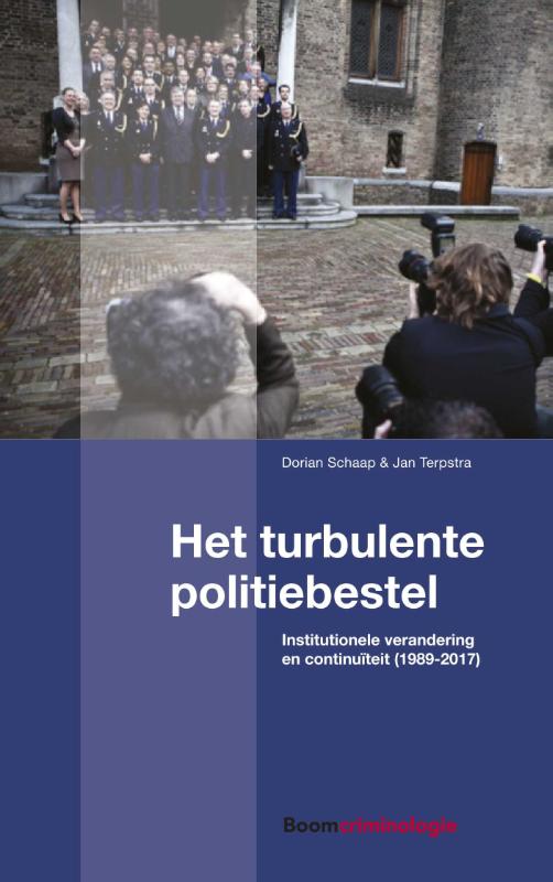 Omslag van Het turbulente politiebestel