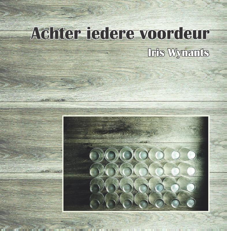 Omslag van Achter iedere voordeur