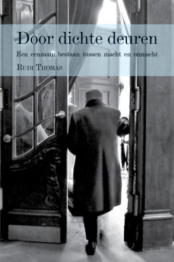 Omslag van Door dichte deuren