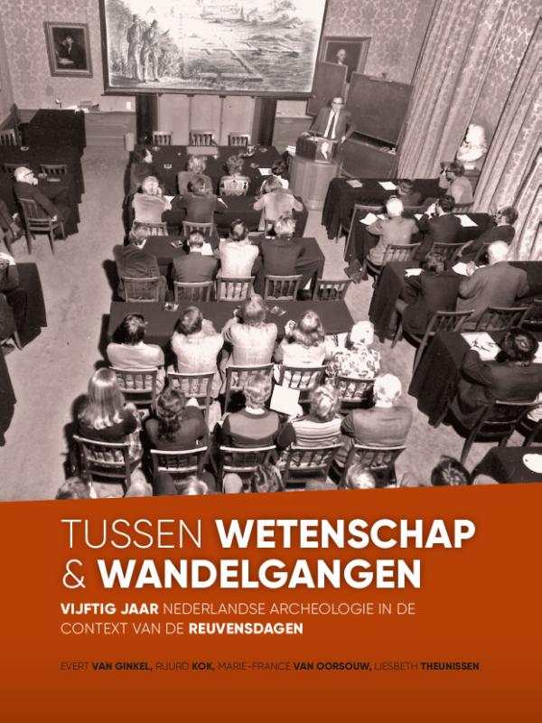 Omslag van Tussen wetenschap en wandelgangen