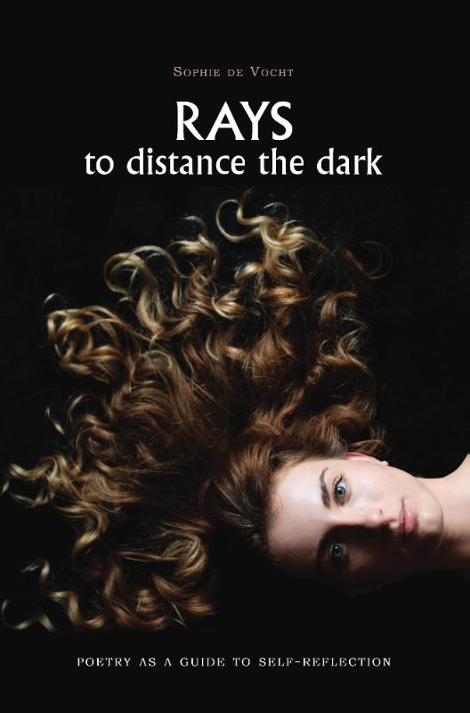 Omslag van Rays to distance the dark