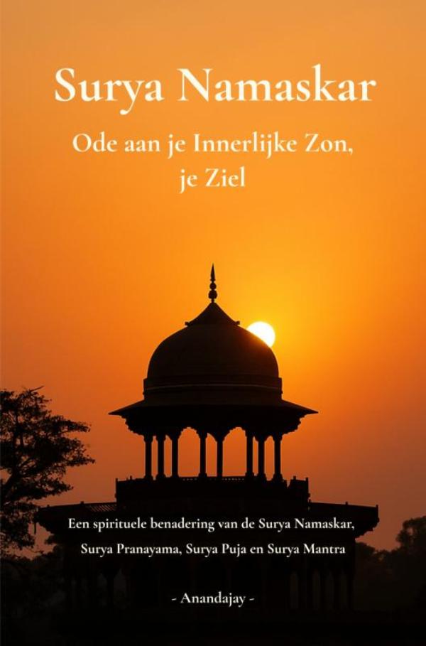Omslag van Surya Namaskar - Ode aan je Innerlijke Zon, je Ziel