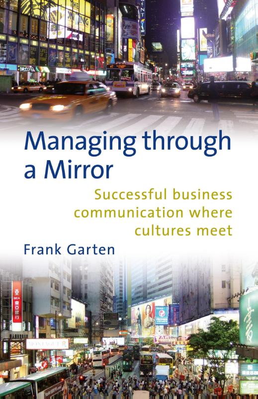 Omslag van Managing through a mirror