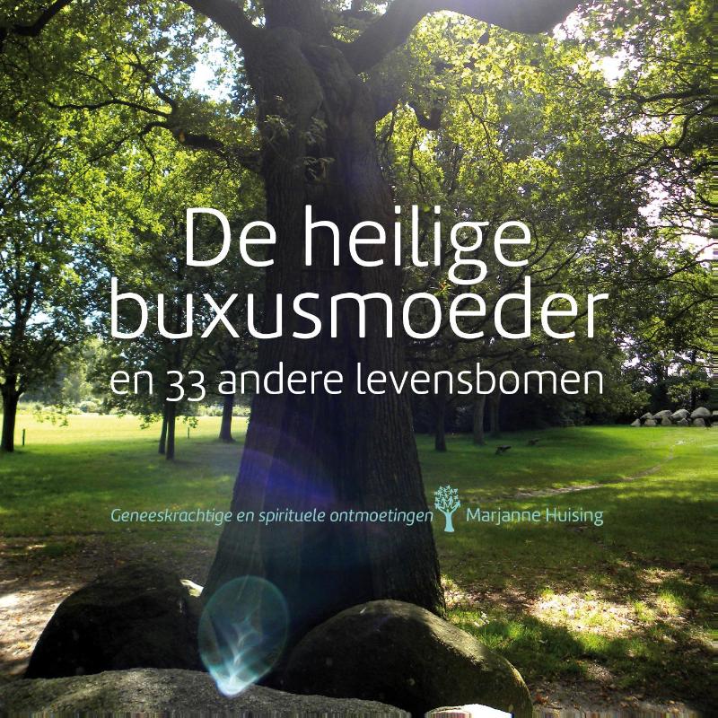 Omslag van De heilige buxusmoeder en 33 andere levensbomen