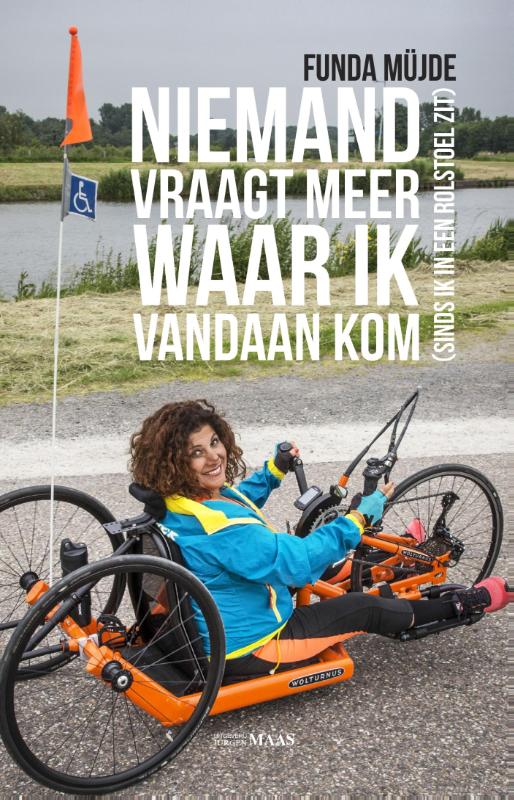 Omslag van Niemand vraagt meer waar ik vandaan kom (sinds ik in een rolstoel zit)