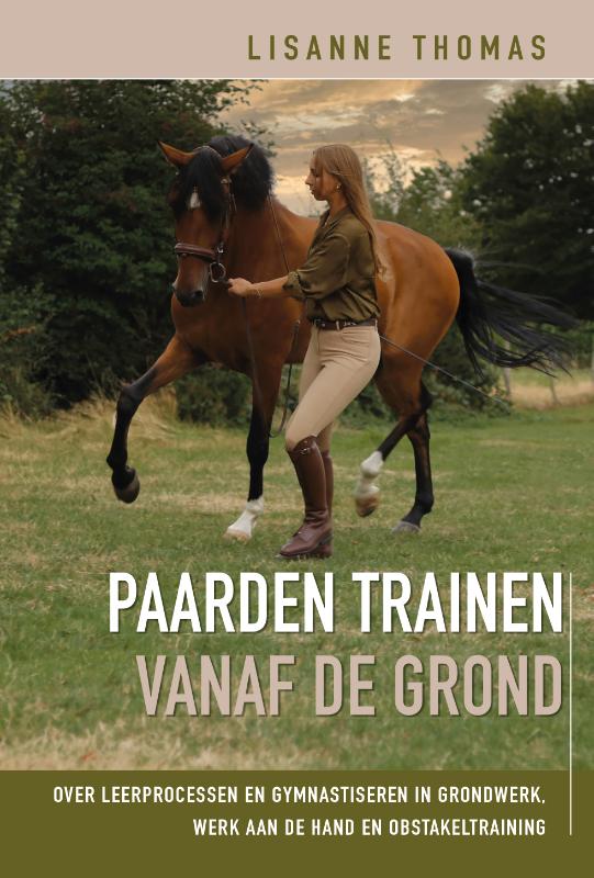 Omslag van Paarden trainen vanaf de grond