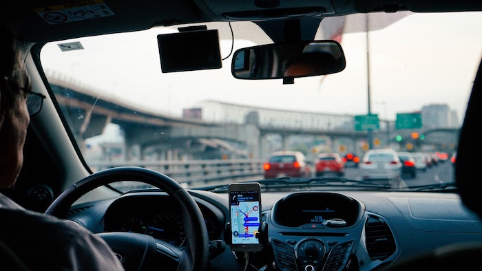 運転中のスマホは危険