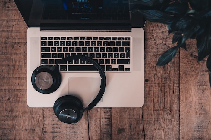 ordinateur portable sur le bureau