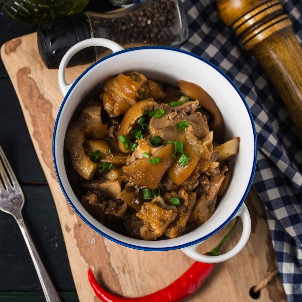 Chân giò hầm thuốc bắc