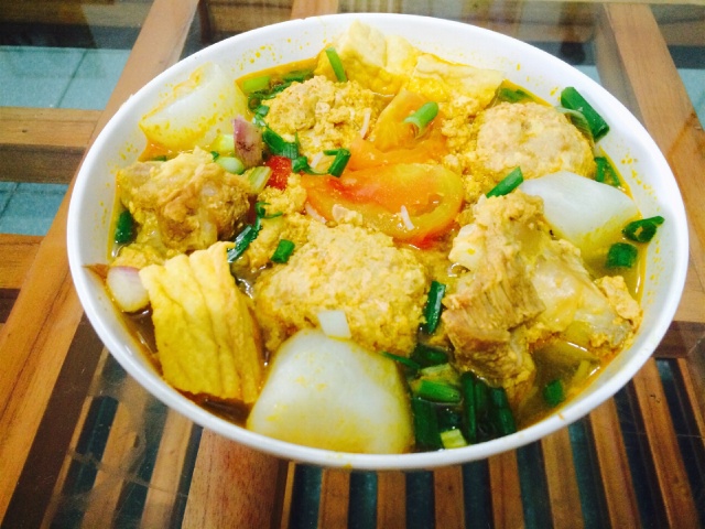https://storage.googleapis.com/onelife-public/blog.onelife.vn/2021/10/cach-lam-bun-rieu-thit-mon-chinh-905159175026.jpeg