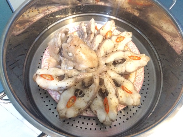 https://storage.googleapis.com/onelife-public/blog.onelife.vn/2021/10/cach-lam-ca-djieu-hong-hap-voi-xi-dau-mon-chinh-298116753654.jpeg