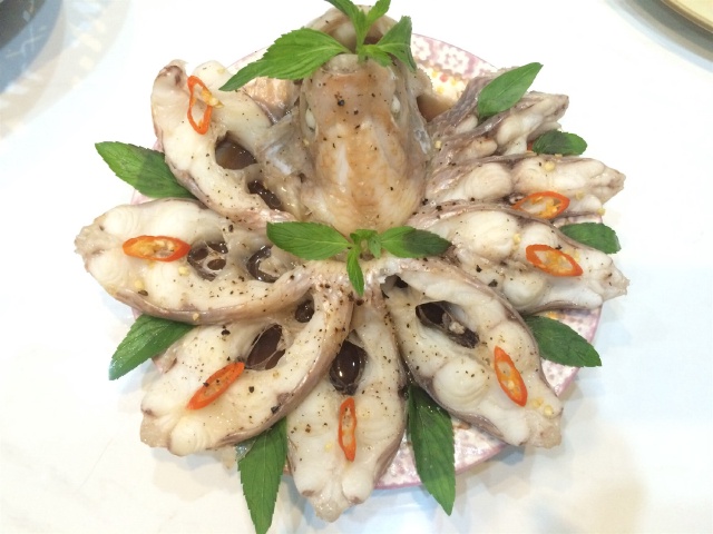 https://storage.googleapis.com/onelife-public/blog.onelife.vn/2021/10/cach-lam-ca-djieu-hong-hap-voi-xi-dau-mon-chinh-314805509204.jpeg